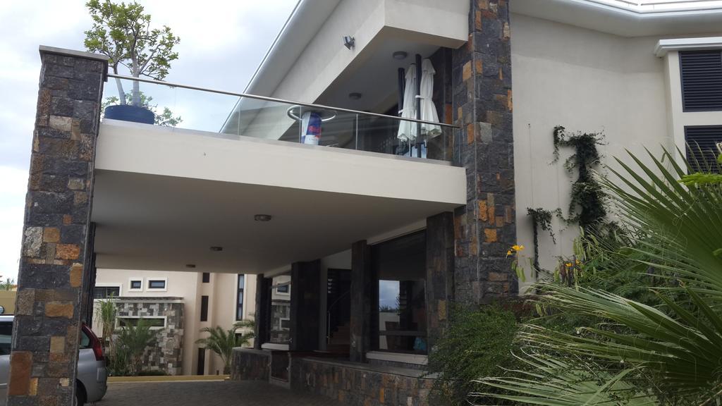 Villasun Luxury Apartments & Villas Flic en Flac Bagian luar foto