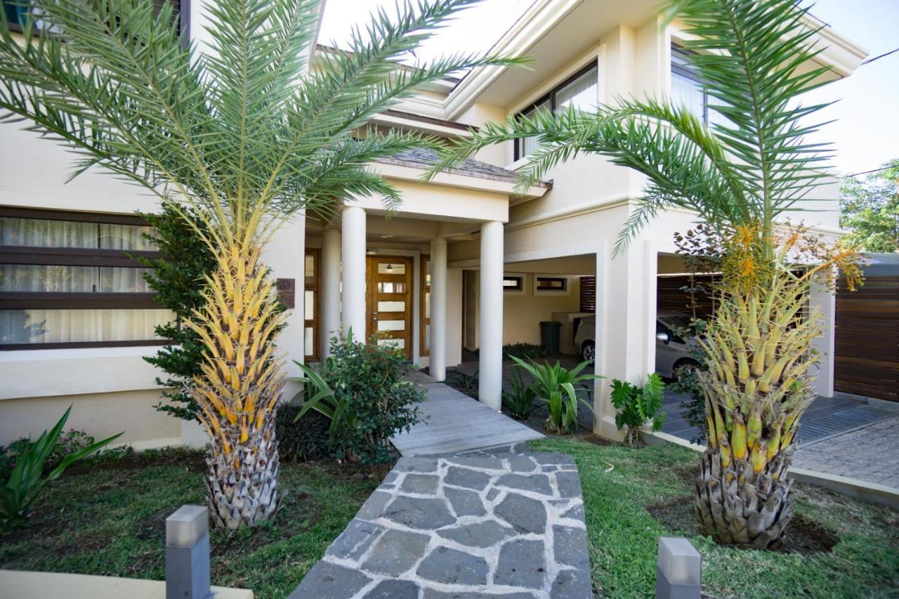 Villasun Luxury Apartments & Villas Flic en Flac Bagian luar foto